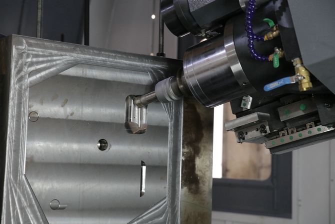 為什么臺翰機械的深孔機床是敞開式結構?